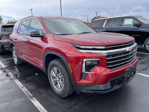 New 2025 Chevrolet Traverse LT image 1