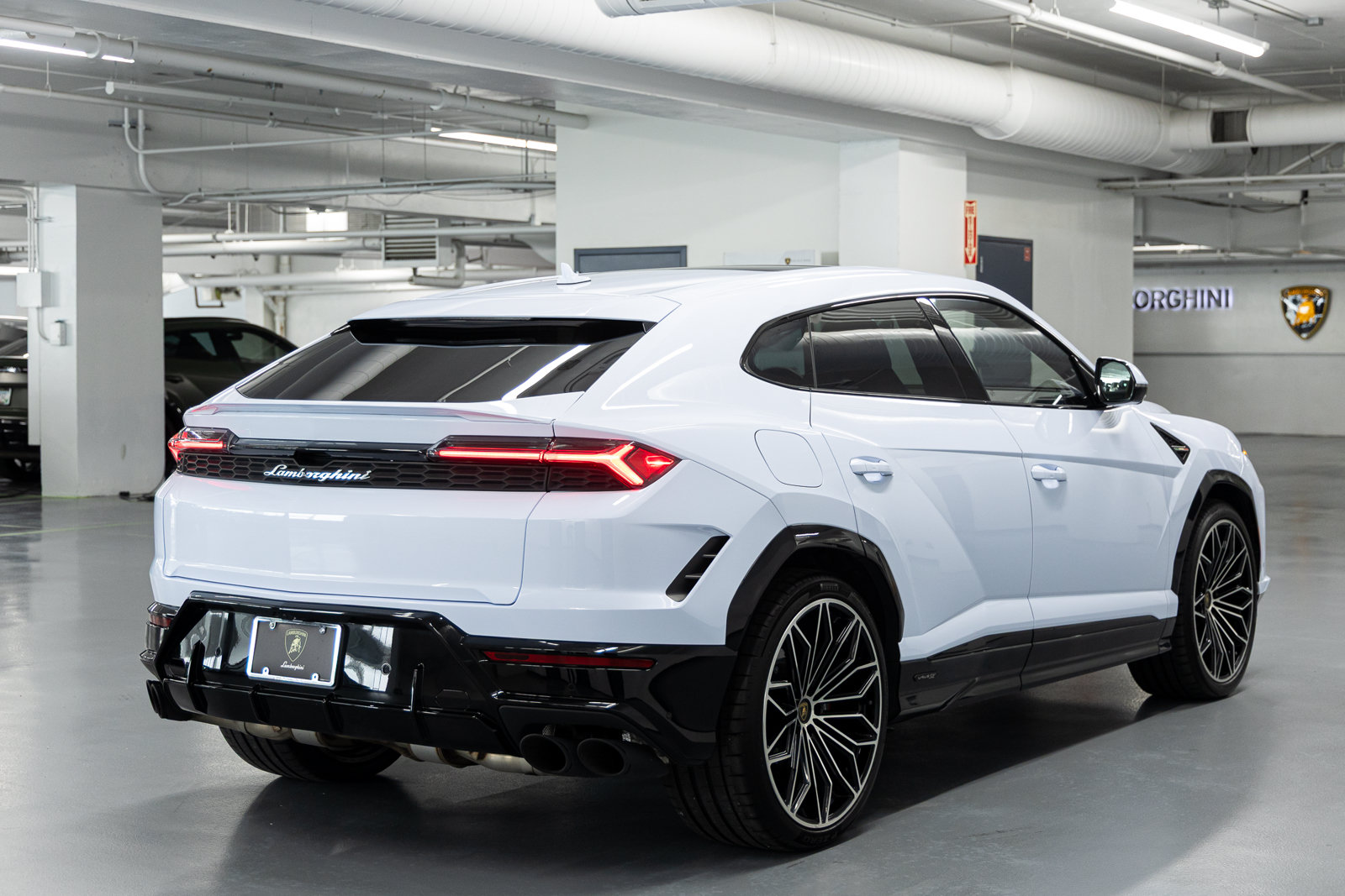 Used 2026 Lamborghini Urus S AWD/4WD image 8