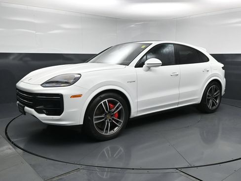 Used 2024 Porsche Cayenne Turbo AWD/4WD image 1