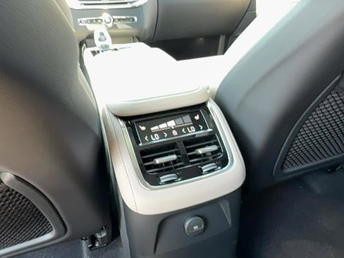 Certified 2025 Volvo XC90 T8 Plus w/ Protection Package Premier image 17