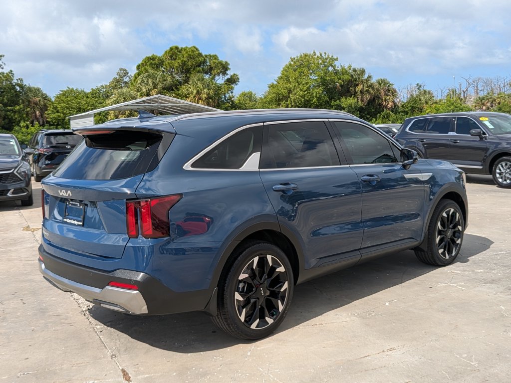 Certified 2025 Kia Sorento EX FWD image 9