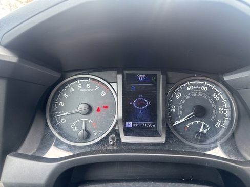 Used 2019 Toyota Tacoma TRD Sport image 14