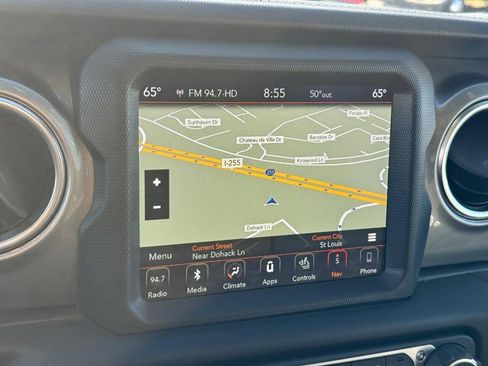 Used 2019 Jeep Wrangler Unlimited Sahara image 21