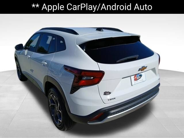 Used 2025 Chevrolet Trax LT w/ Driver Confidence Package FWD image 3