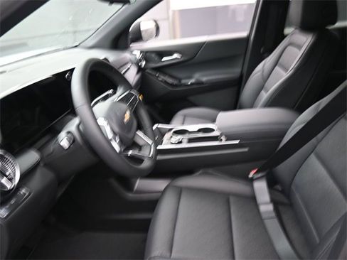 New 2026 Chevrolet Equinox LT w/ Convenience Package II image 8