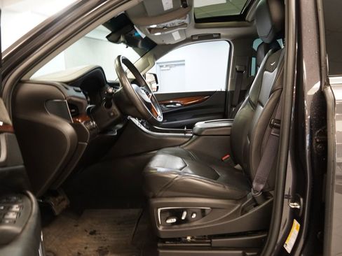 Used 2017 Cadillac Escalade ESV Luxury AWD/4WD image 5
