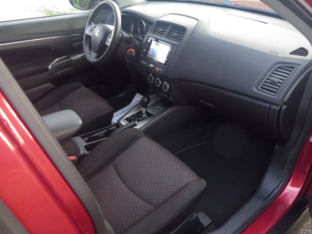 Used 2019 Mitsubishi Outlander Sport ES FWD image 16