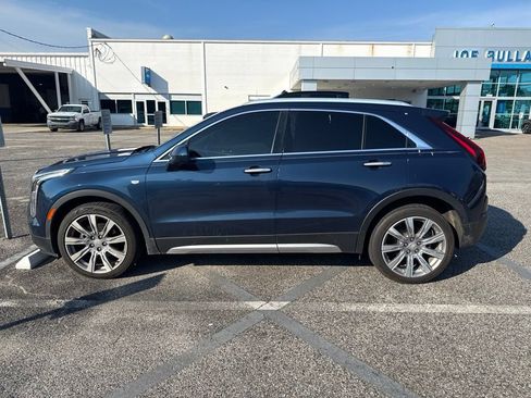 Used 2019 Cadillac XT4 Premium Luxury w/ Cold Weather Package AWD/4WD image 3