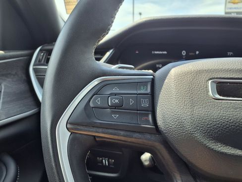 Used 2025 Jeep Grand Cherokee Limited w/ Luxury Tech Group II RWD image 11