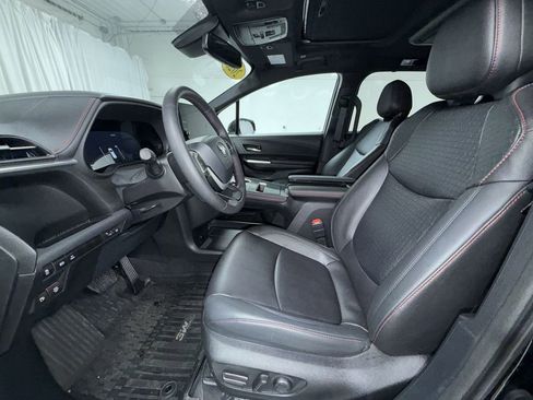 Certified 2025 Toyota Sienna XSE w/ XSE Plus Package AWD/4WD image 4