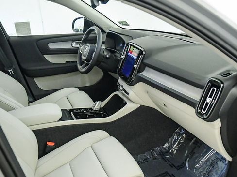 Certified 2026 Volvo XC40 B5 Plus w/ Protection Package Premier AWD/4WD image 16