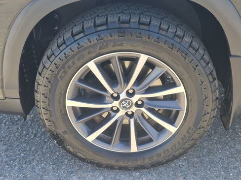 Used 2018 Toyota Highlander XLE image 20