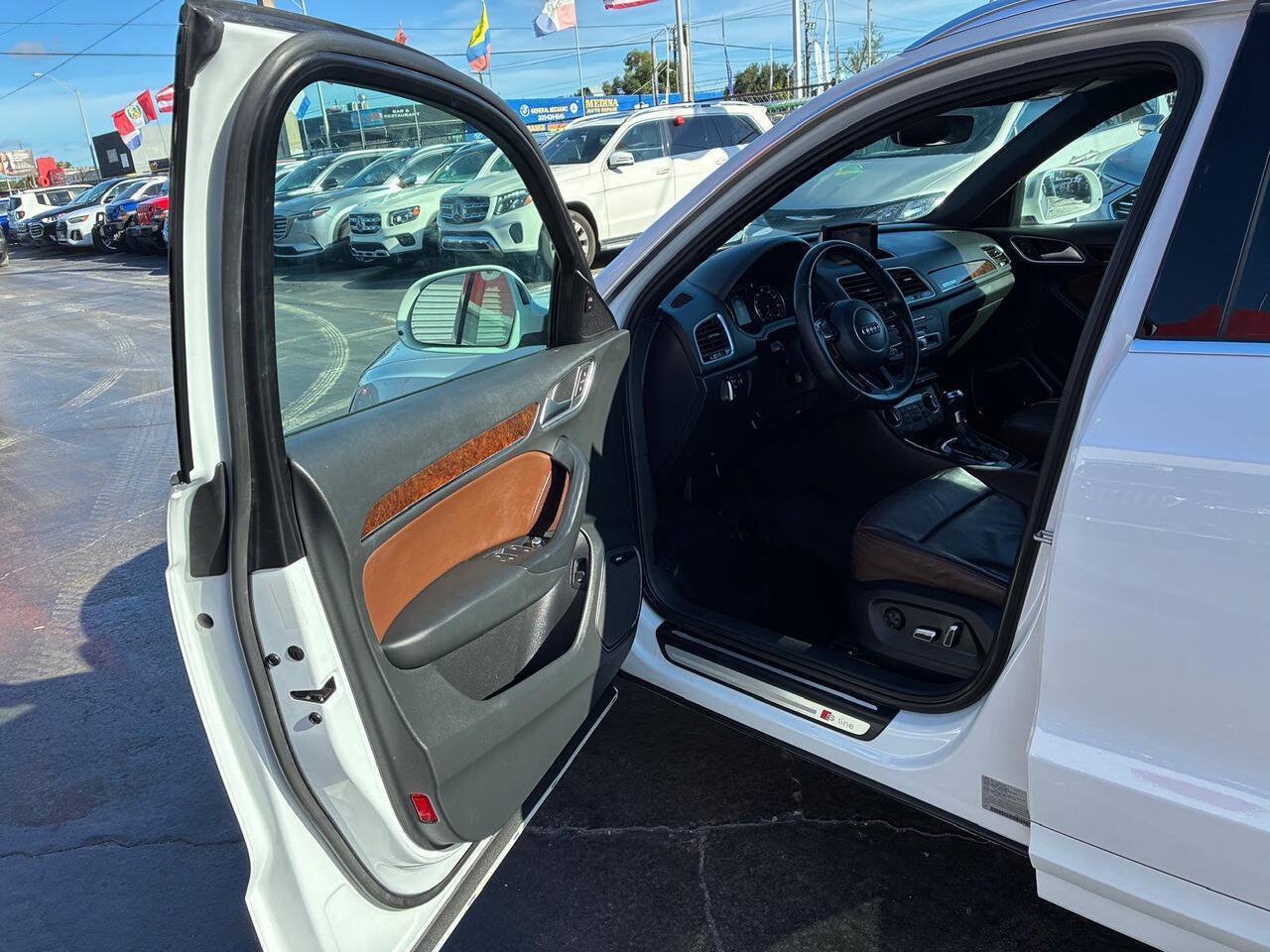Used 2018 Audi Q3 2.0T Premium Plus w/ Premium Plus Package AWD/4WD image 12