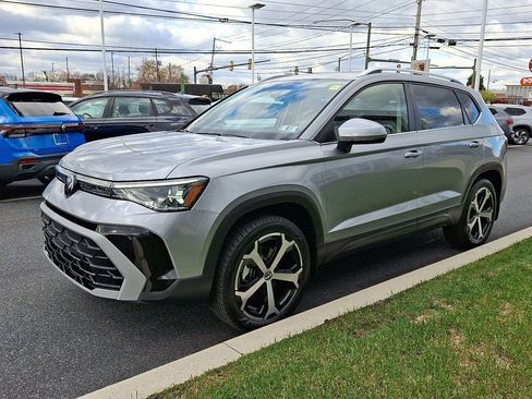 Used 2025 Volkswagen Taos SEL image 3