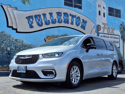 Used 2024 Chrysler Pacifica Touring-L