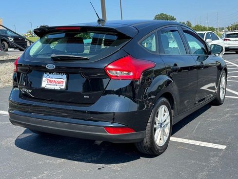 Used 2018 Ford Focus SE FWD image 3