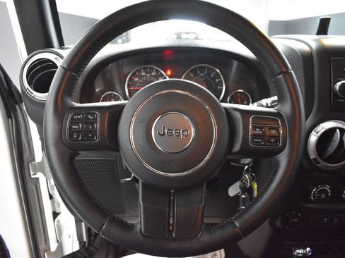 Used 2015 Jeep Wrangler Sahara w/ Connectivity Group AWD/4WD image 18