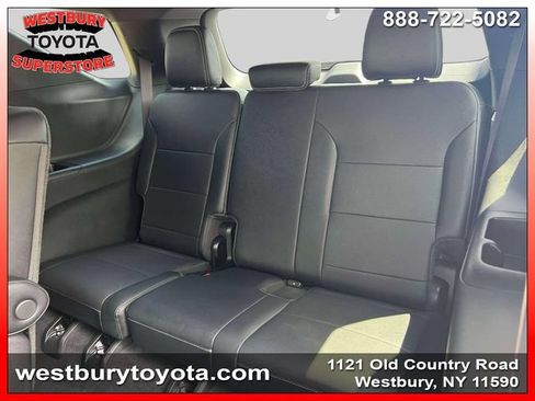 Used 2025 Chevrolet Traverse LT w/ Driver Confidence Package FWD image 17