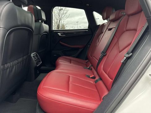 Used 2024 Porsche Macan Base image 13