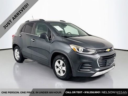 Used 2018 Chevrolet Trax LT w/ Driver Confidence Package image 3
