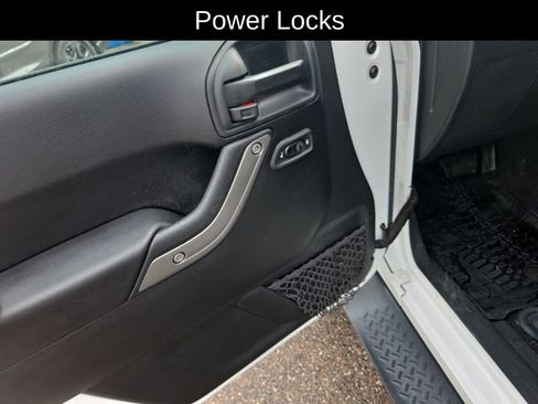 Used 2018 Jeep Wrangler Unlimited Sport S AWD/4WD image 13