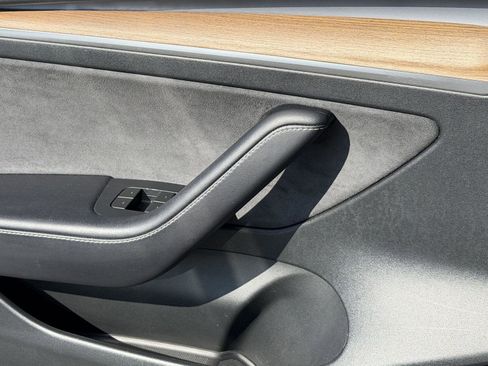 Used 2023 Tesla Model 3 Standard Range image 18