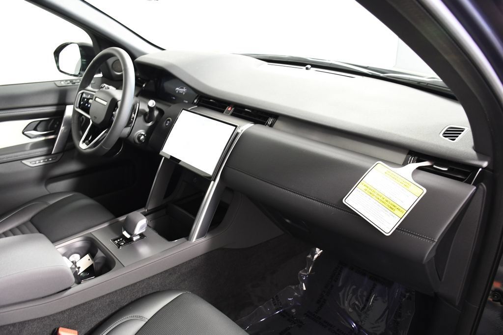 Certified 2025 Land Rover Discovery Sport Dynamic SE AWD/4WD image 19