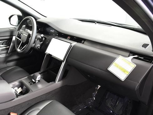 Used 2025 Land Rover Discovery Sport Dynamic SE AWD/4WD image 19