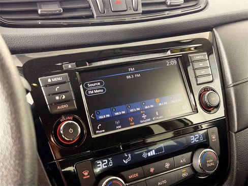 Used 2020 Nissan Rogue S image 14