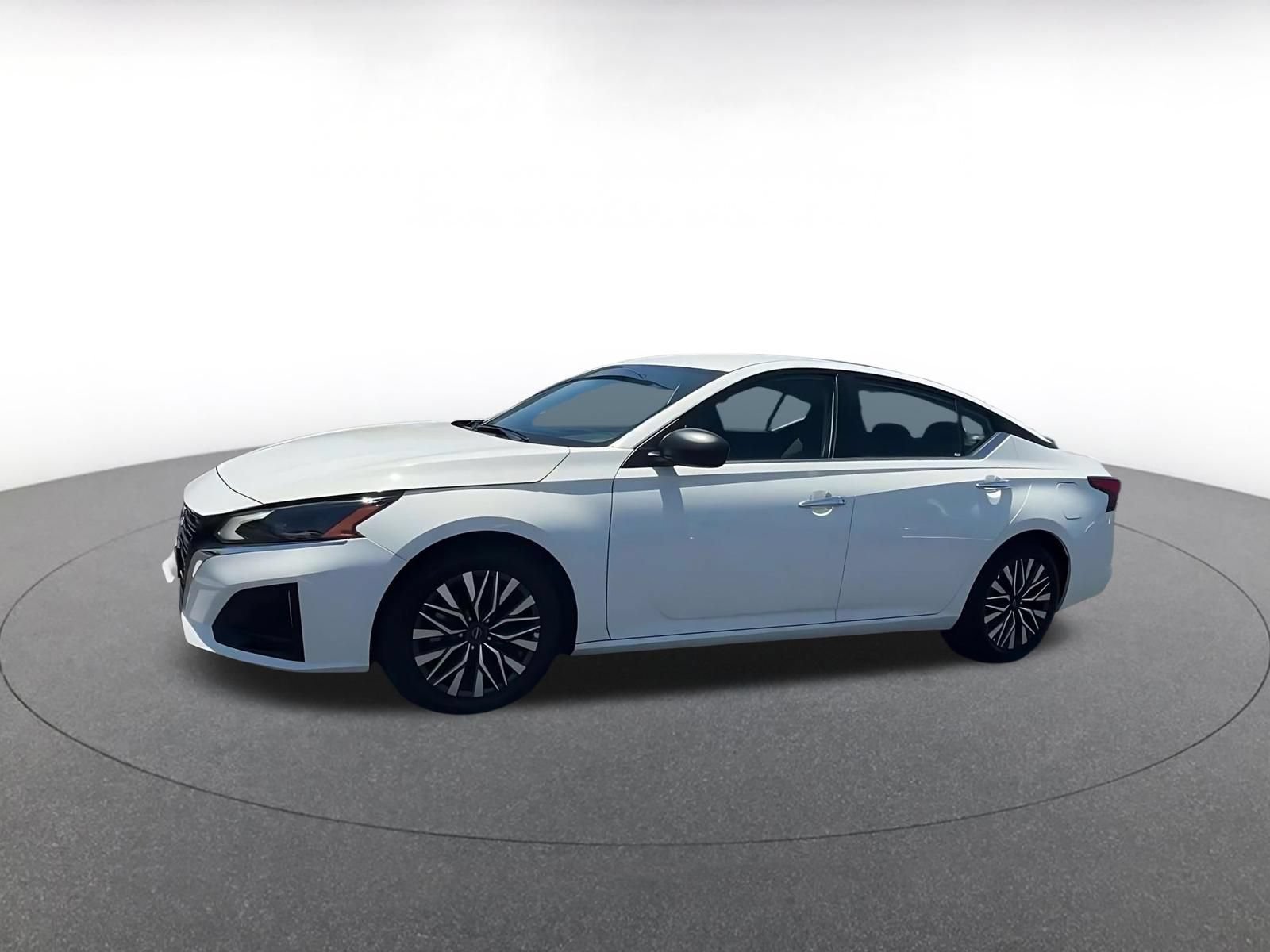 Used 2025 Nissan Altima 2.5 SV FWD image 7