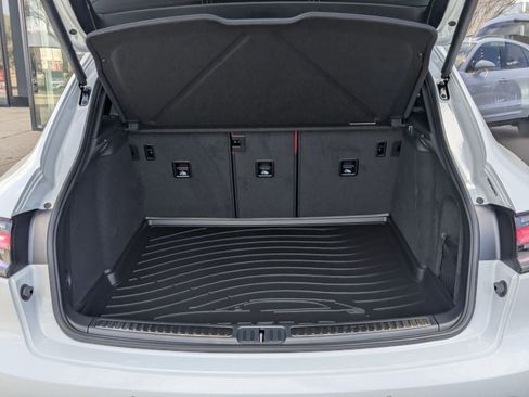 New 2026 Porsche Macan image 23