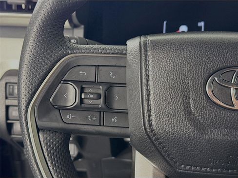 Certified 2024 Toyota Tacoma TRD Off-Road AWD/4WD image 17