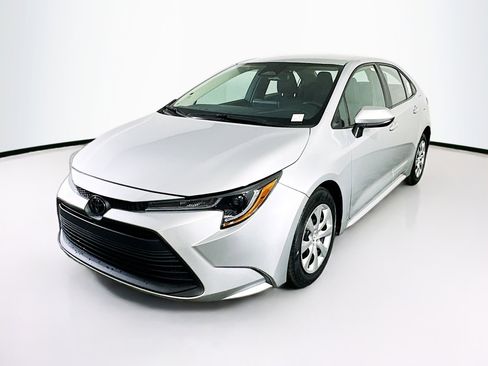 Used 2024 Toyota Corolla LE image 3