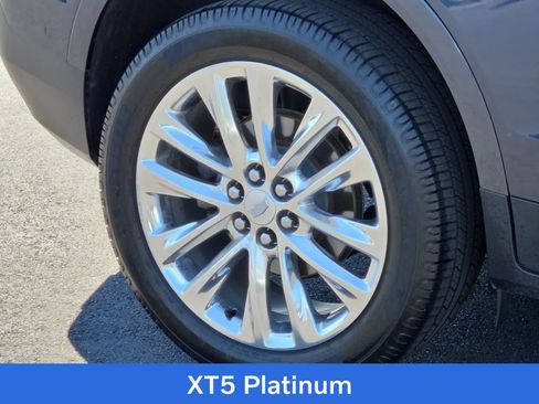 Used 2018 Cadillac XT5 Platinum w/ Driver Assist Package AWD/4WD image 12