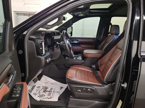 Used 2025 GMC Sierra 2500 Denali Ultimate image 8