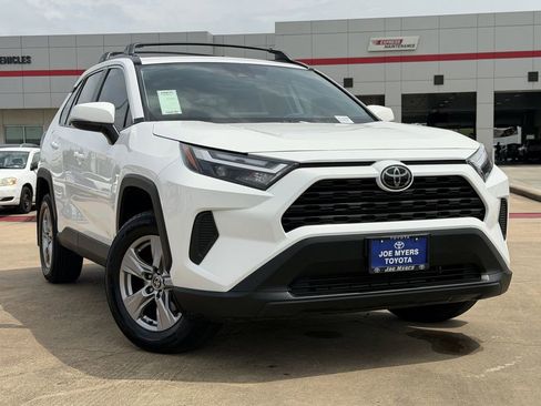 Used 2025 Toyota RAV4 XLE w/ Convenience Package FWD image 2