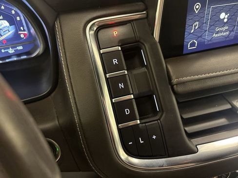 Used 2023 GMC Yukon XL SLE w/ Gmc Pro Safety Plus Package image 16