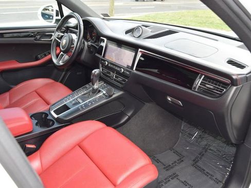 Used 2019 Porsche Macan AWD/4WD image 31