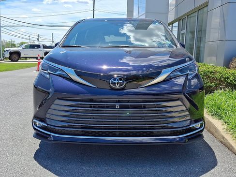 New 2026 Toyota Sienna Platinum AWD/4WD image 2