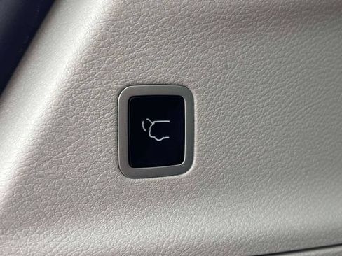 Used 2024 Chrysler Voyager LX FWD image 34