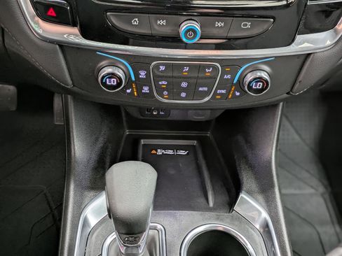 Used 2023 Chevrolet Traverse LT image 38