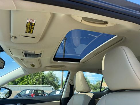 Used 2015 Lexus CT 200h w/ Navigation Package FWD image 14
