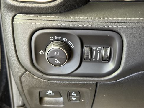 Used 2022 RAM 1500 Limited AWD/4WD image 23