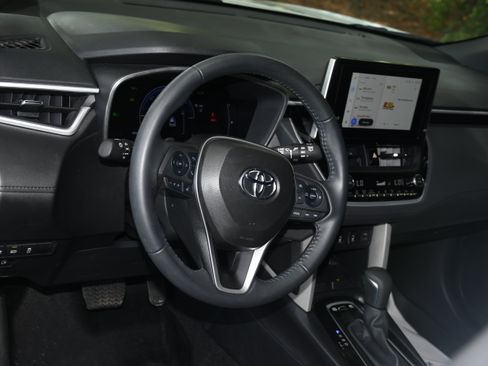Used 2025 Toyota Corolla Cross AWD Hybrid w/ Convenience Package image 9