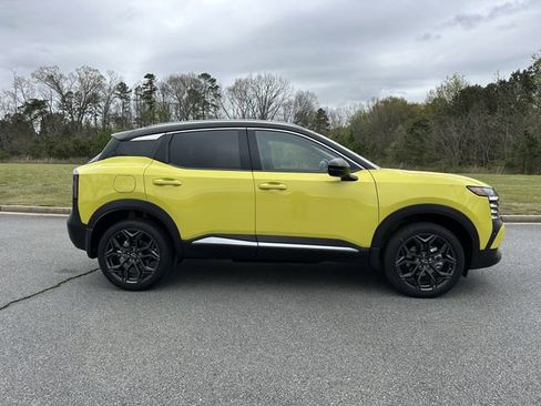 New 2026 Nissan Kicks SR FWD image 9
