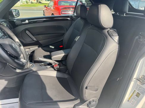 Used 2014 Volkswagen Beetle R-Line FWD image 24