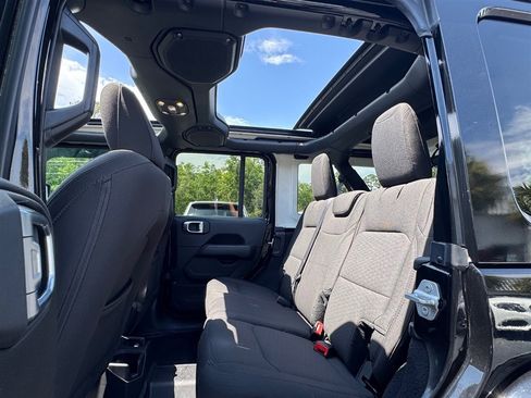 Used 2020 Jeep Wrangler Unlimited Sahara AWD/4WD image 27