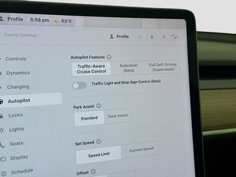 Used 2022 Tesla Model Y Long Range image 10