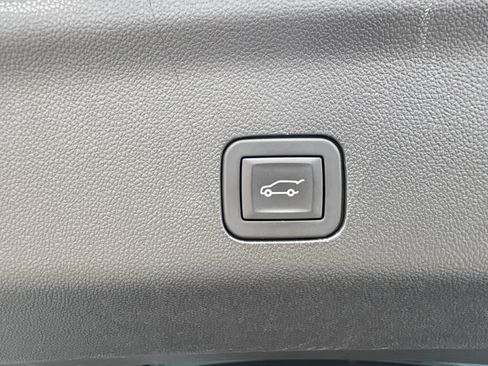 Used 2025 Chevrolet Tahoe Premier AWD/4WD image 19