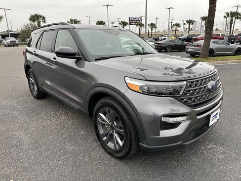 Used 2022 Ford Explorer XLT w/ Equipment Group 202A image 8
